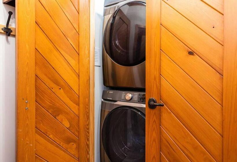 7th Hole Chalet At Wintergreen Resort Hot Tub, Sauna & 3 Fireplaces