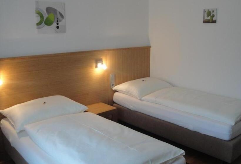 مبيت وإفطار Pension Dorfplatzl