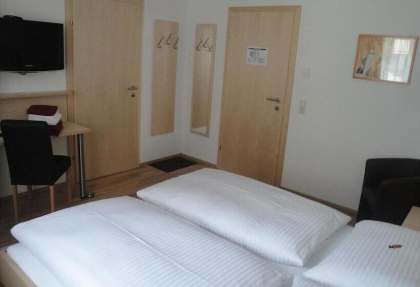 مبيت وإفطار Pension Dorfplatzl