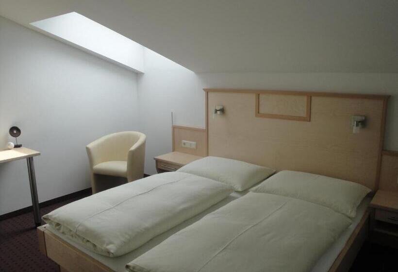 مبيت وإفطار Pension Dorfplatzl