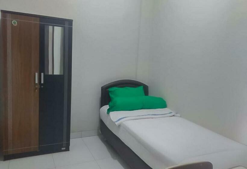Отель Colombus Residence Karawang Mitra Reddoorz