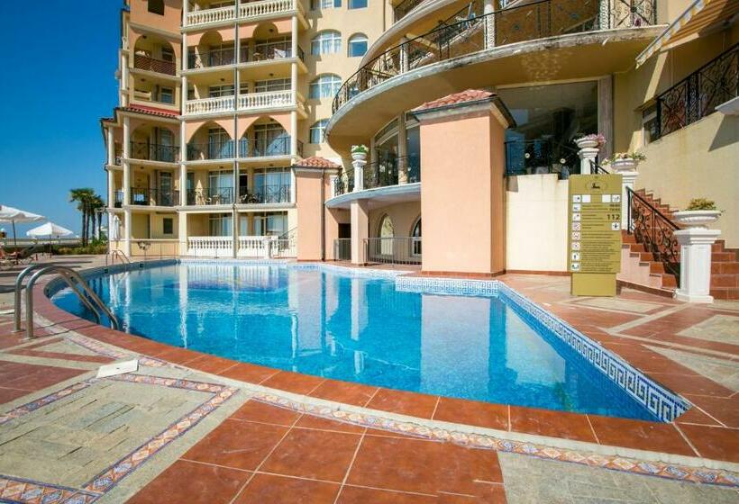 استراحتگاه Atrium Beach Hotel   All Inclusive