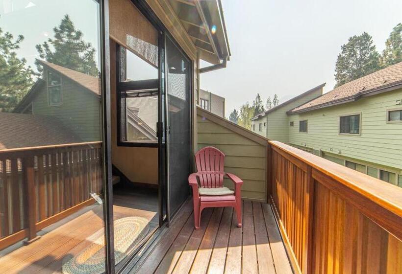 264   Beautiful Spacious Pet Friendly Townhome