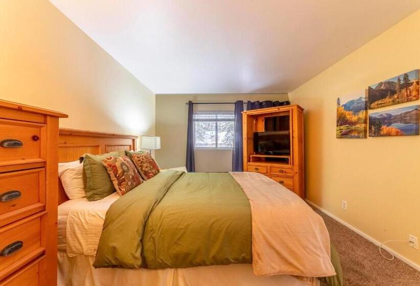 292   Pet Friendly Mammoth Condo Pool Spa