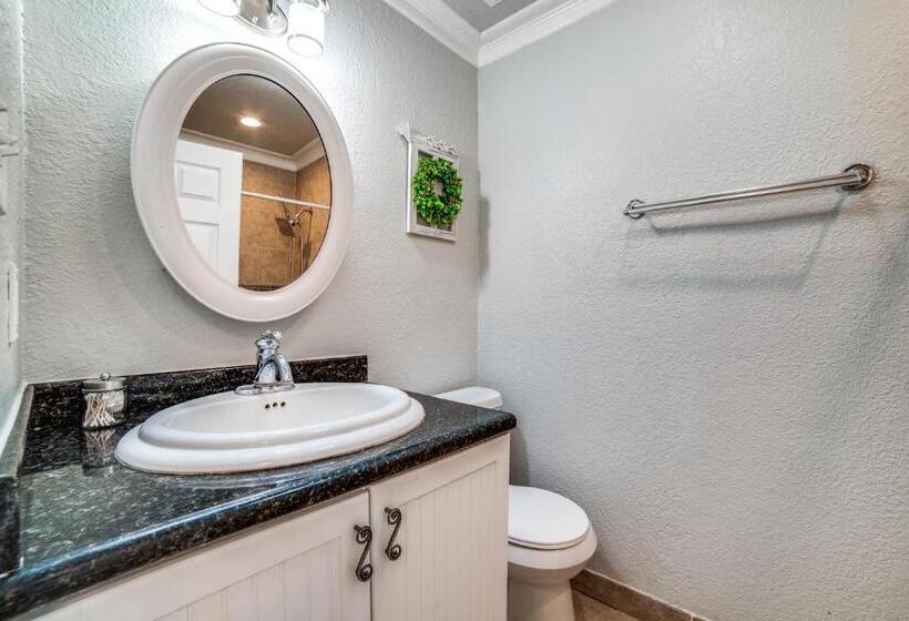 5 Bdrm Home On 2 Acres Mins To Wineries Private Heated Pool And Hot Tub