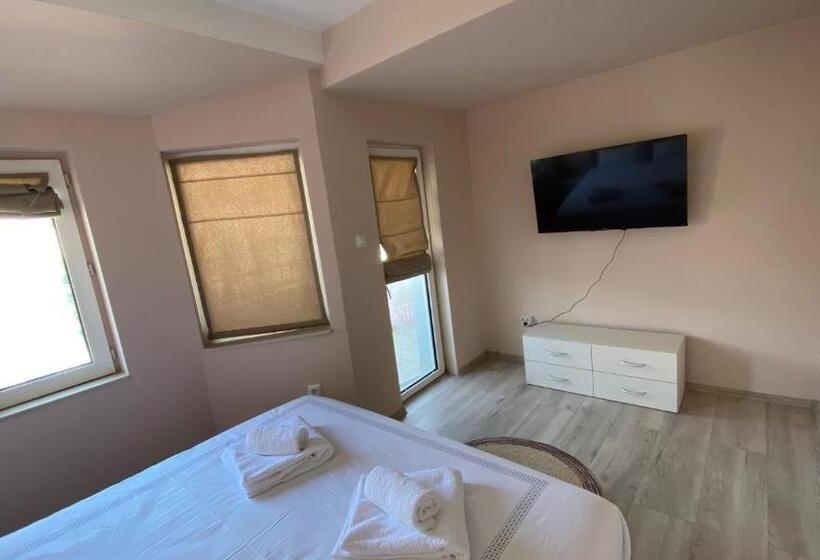 Centrally Located Apartment In Varna