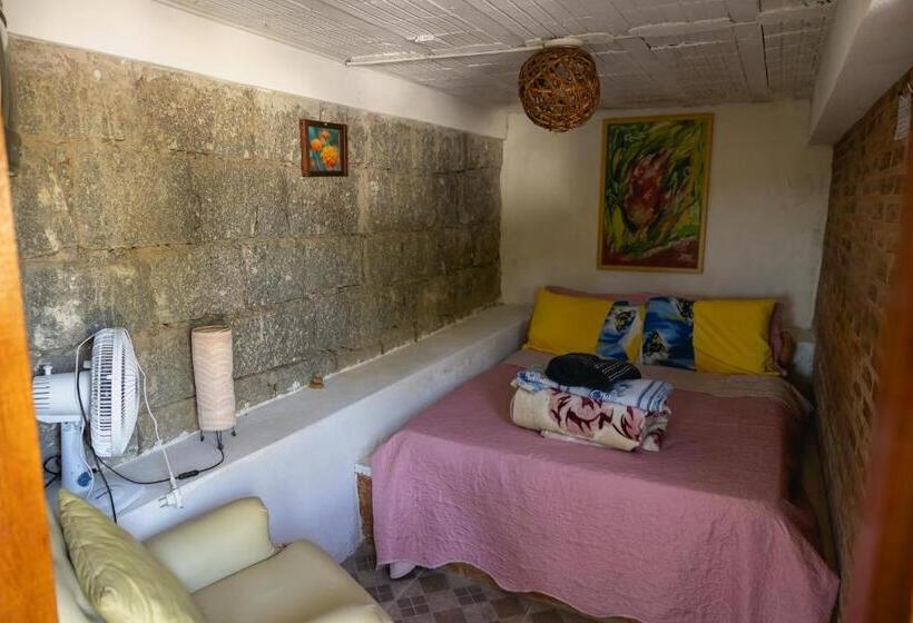 Hostel Yellow House Mg