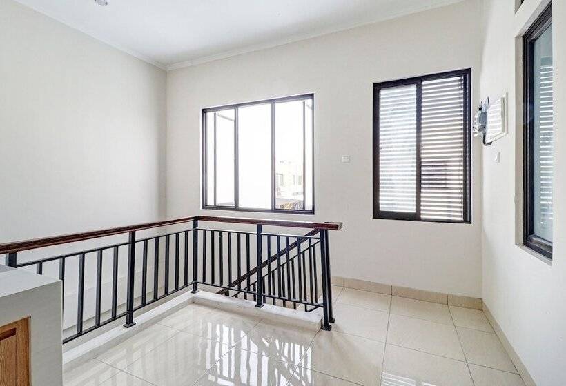 هتل Oyo 90688 Marta Residence