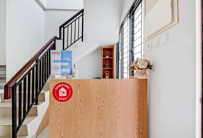 هتل Oyo 90688 Marta Residence