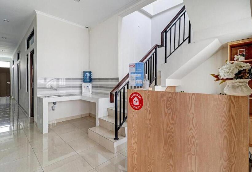 هتل Oyo 90688 Marta Residence