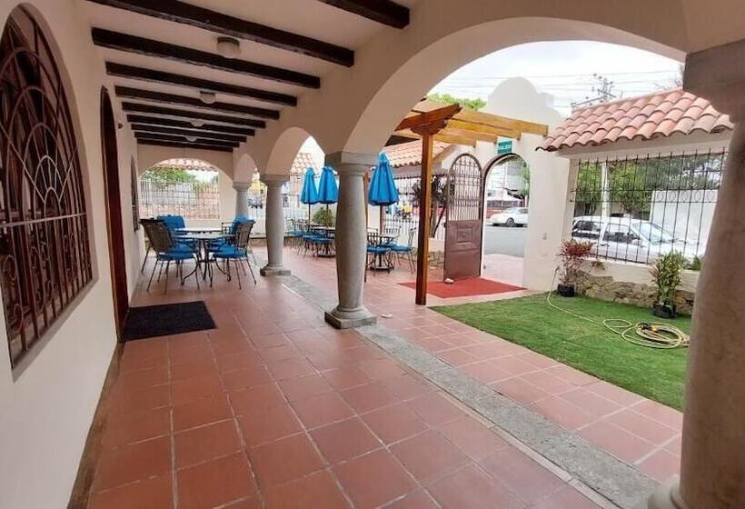 هتل Voyager Manta