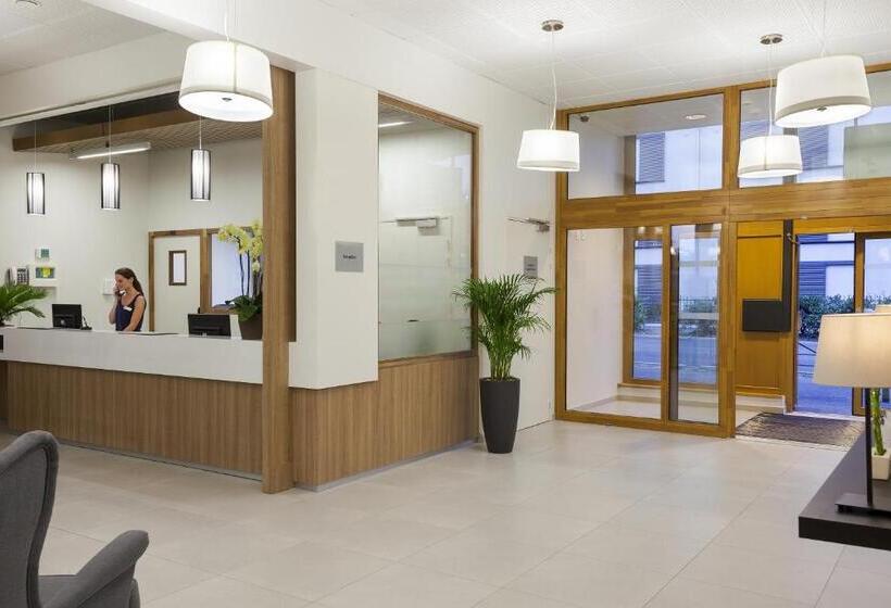 Отель Nehô Suites Porte De Genève Gare Annemasse
