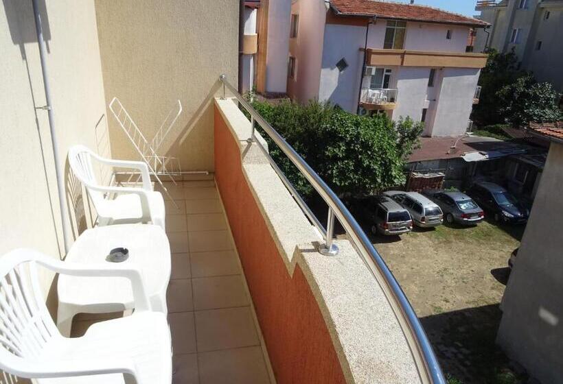 פנסיון Dobrevi Guest House