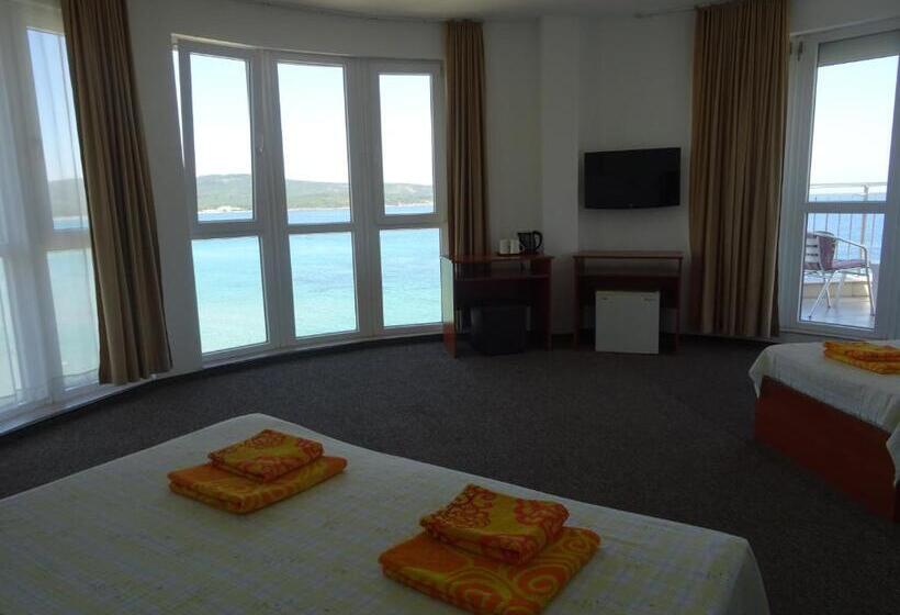 פנסיון Dobrevi Guest House