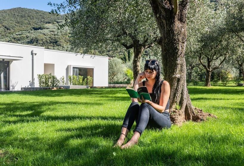 تختخواب و صبحانه Oleeva Garda Living Adults Only