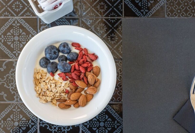 تختخواب و صبحانه Oleeva Garda Living Adults Only