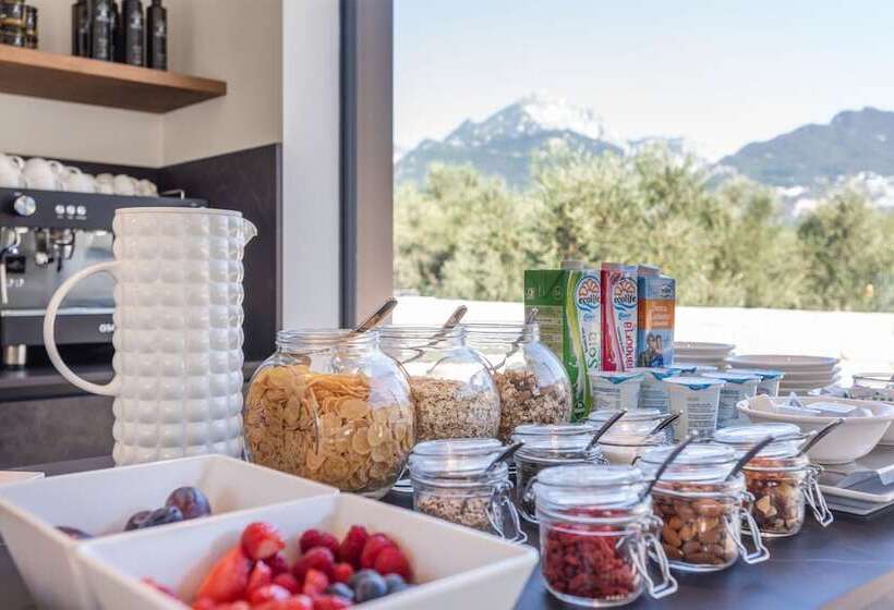 تختخواب و صبحانه Oleeva Garda Living Adults Only