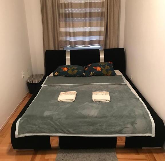 City View & Pool Apartment