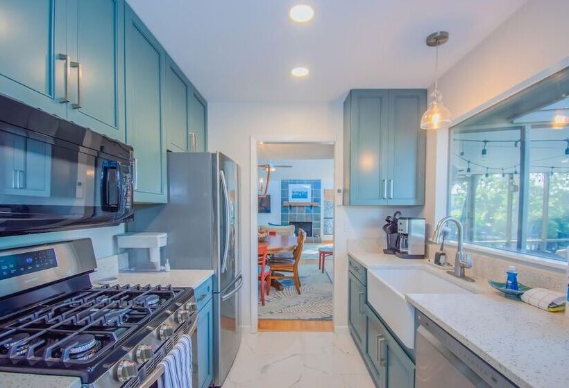 860 Sabal Ct