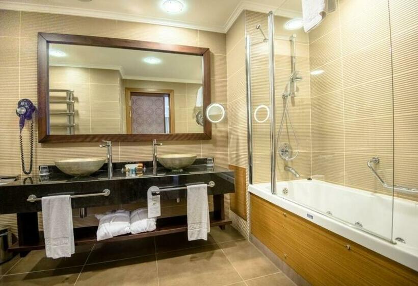 هتل Korineum Golf & Beach Resort