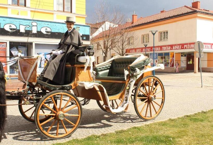Отель Lovecký Zámeček