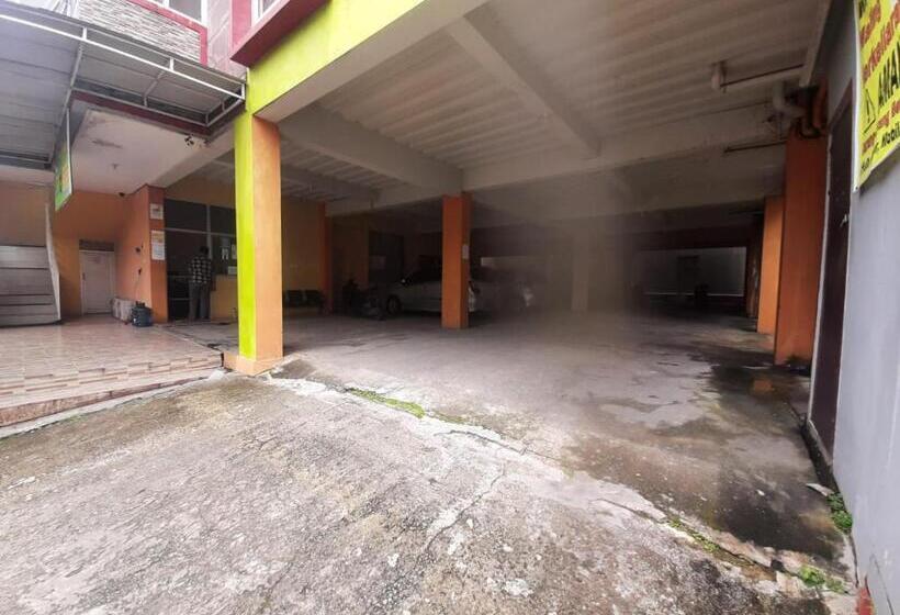 هتل Reddoorz Syariah At Jalan Pramuka