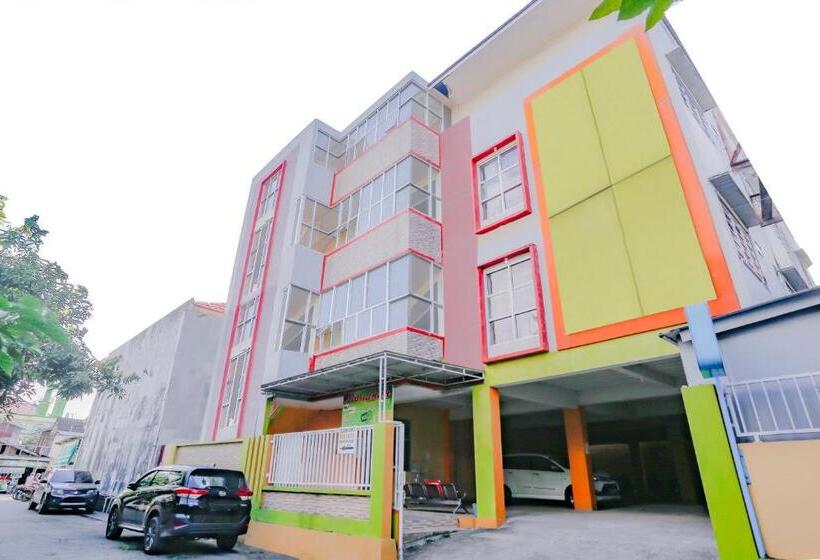 هتل Reddoorz Syariah At Jalan Pramuka