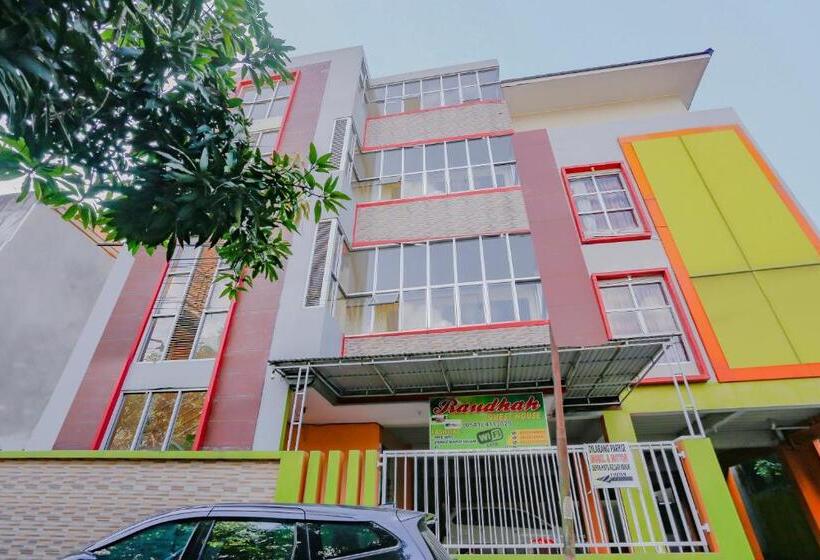 هتل Reddoorz Syariah At Jalan Pramuka