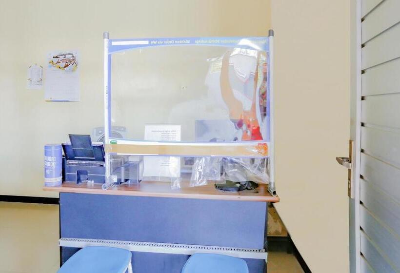 هتل Reddoorz Syariah At Jalan Pramuka