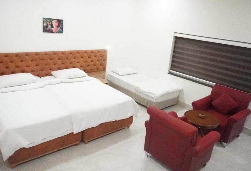בית מלון כפרי The Rajgir Residency