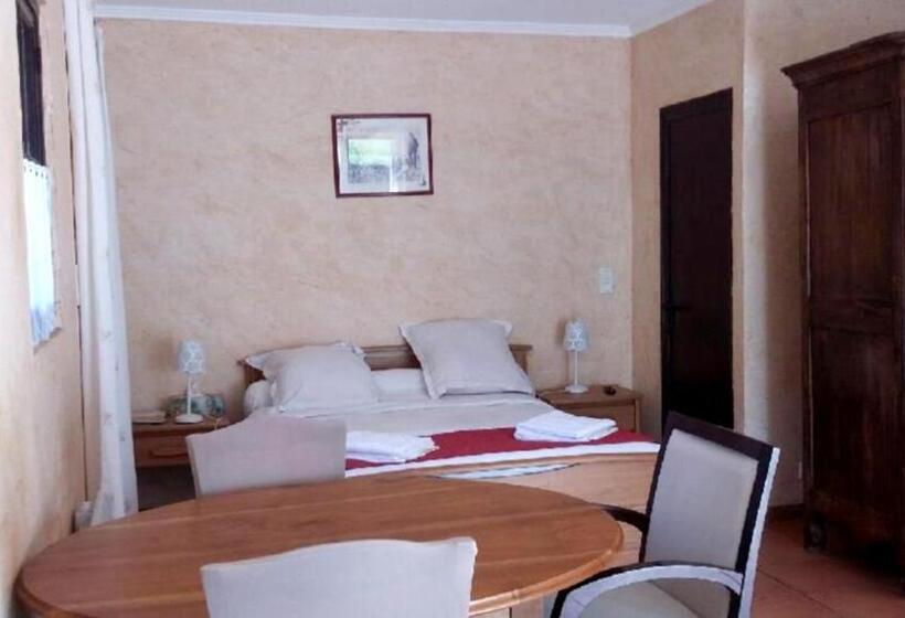مبيت وإفطار Chambres D Hôtes La Cavalière