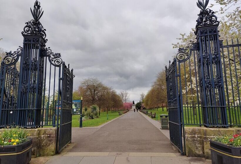 New Fabulous 2bd Maisonette Dunfermline, Fife