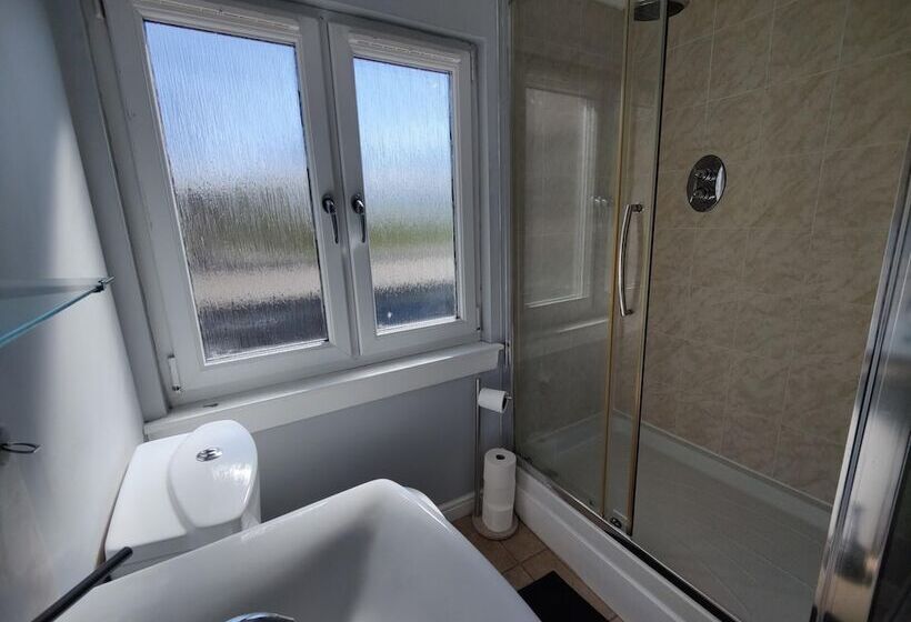 New Fabulous 2bd Maisonette Dunfermline, Fife