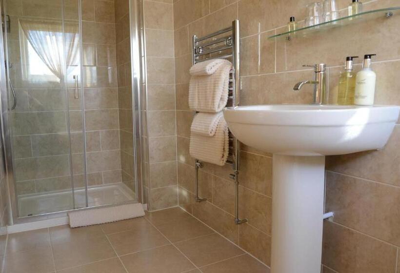 بنسيون Gwynfryn Guest House
