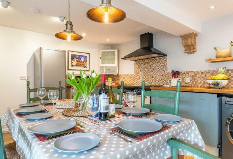 The Friary Newly Available 15 Mins Walk To Beach