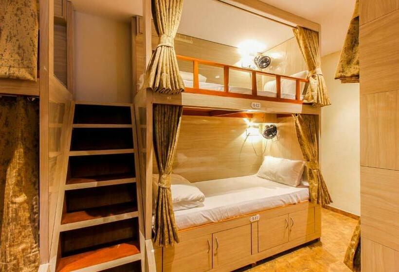 호스텔 Hygeinic Airport Dormitory Near By Bom