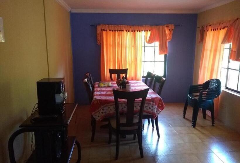 هاستل Posada Nativa Miss Casira