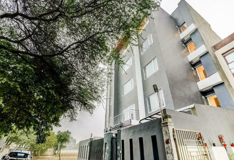 Hotel Townhouse 282 Golf Course Road Gurgaon Near Appu Ghar