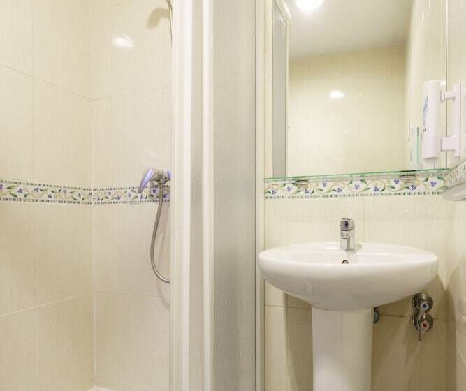 مسافرخانه La Perla Granada Suites