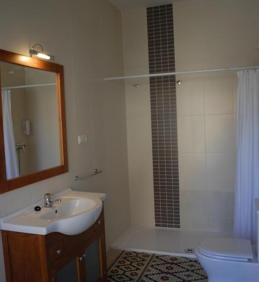 مسافرخانه La Perla Granada Suites