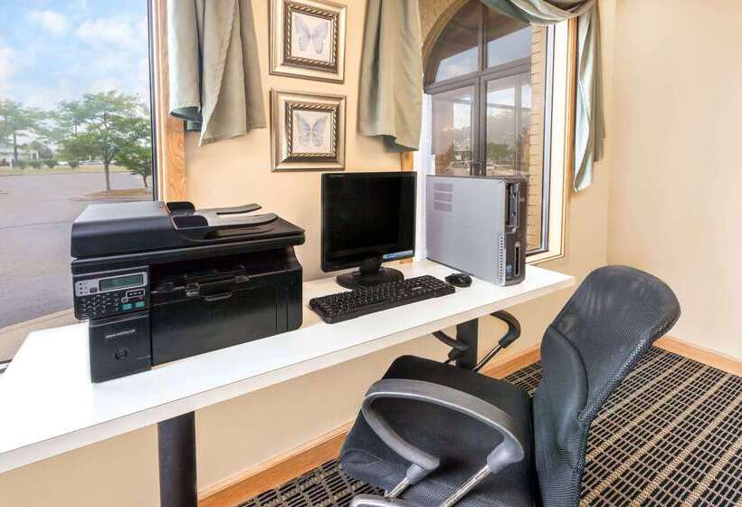 هتل Days Inn & Suites By Wyndham Kalamazoo