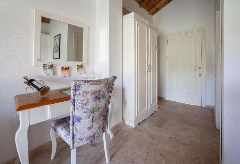 هتل Vinifera Vineyards