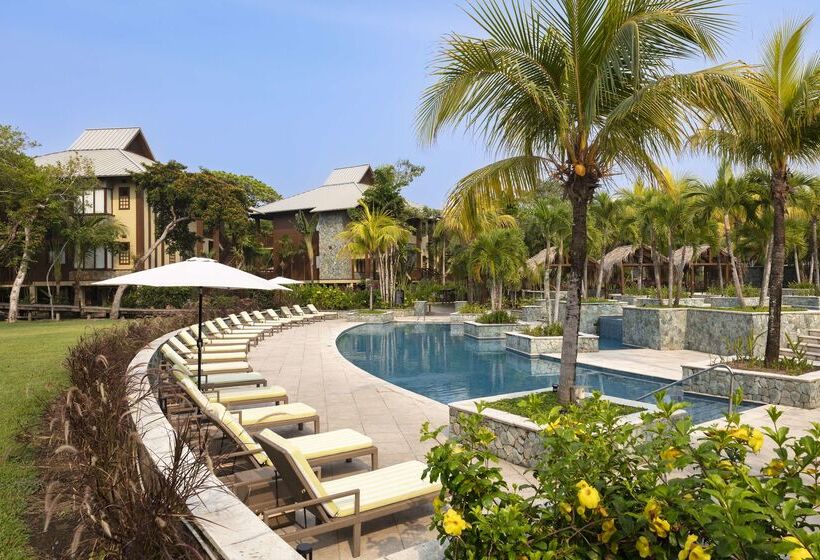 Indura Beach & Golf Resort Curio Collection By Hilton