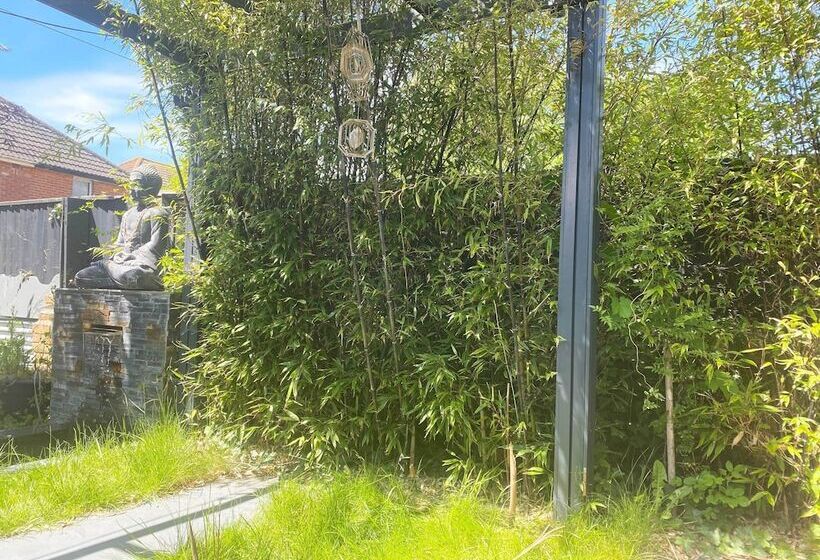 Zen Garden Cottage   Patio & Parking By The Bay