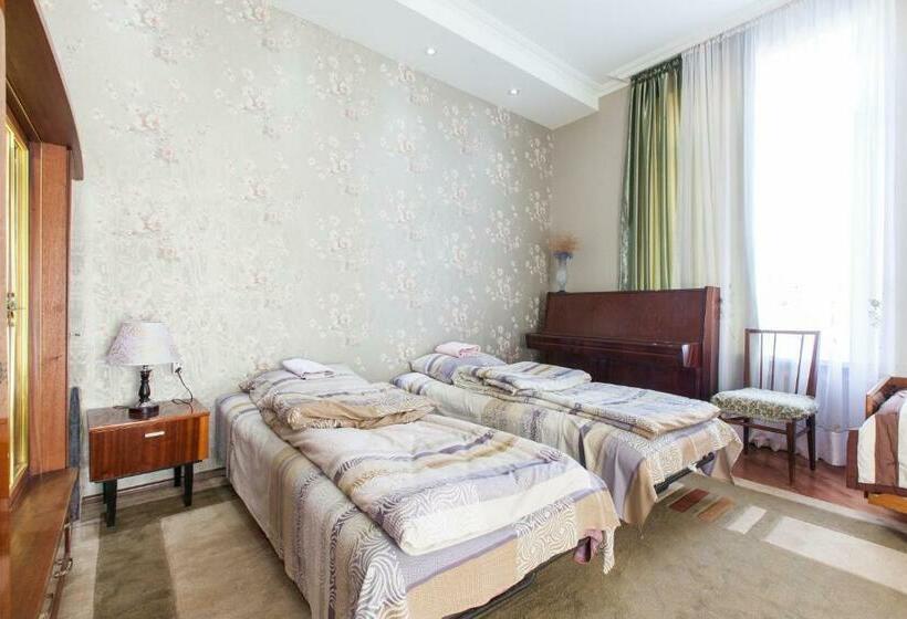 پانسیون Nino Shavhaleti Guest House