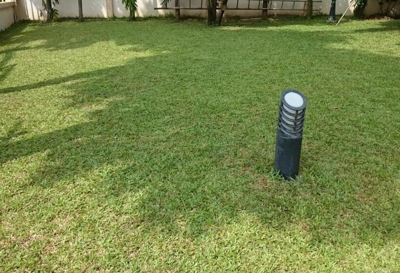 تختخواب و صبحانه Chantana House Ayutthaya