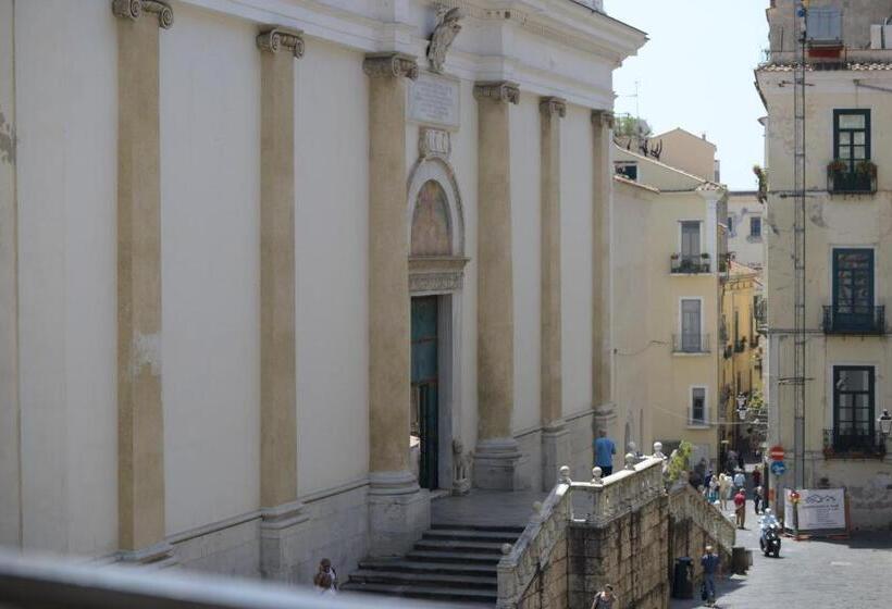 تختخواب و صبحانه Il Duomo Salerno