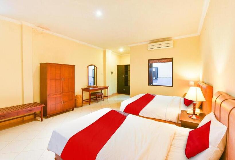 هتل Townhouse Oak Maxi  Legian
