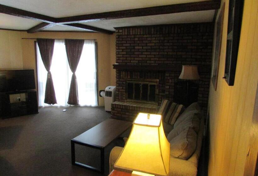 مُتل The Lake George Inn