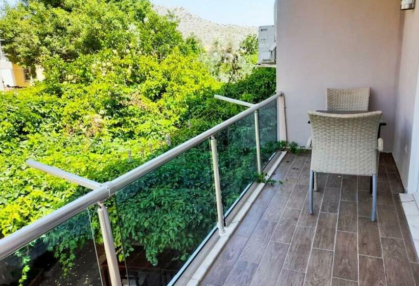 Cozy Flat With Balcony And Partial Sea View Near Beach In Bozburun